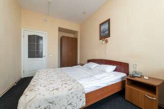 Гостиница Меридиан Архангельск Номер стандарт с 1 двуспальной кроватью-3